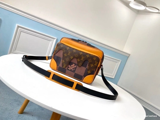 Repzbay VUITTON LOUIS MESSAGER BAG 0803